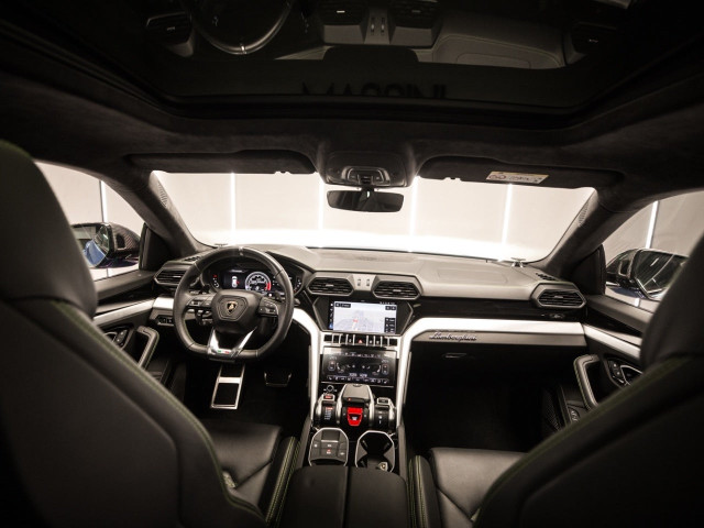 LAMBORGHINI URUS CARBONO