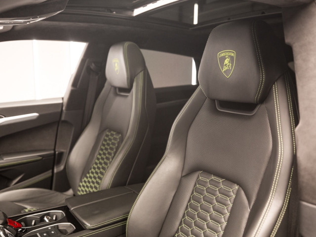 LAMBORGHINI URUS CARBONO