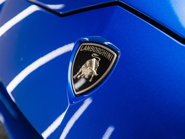 LAMBORGHINI URUS CARBONO