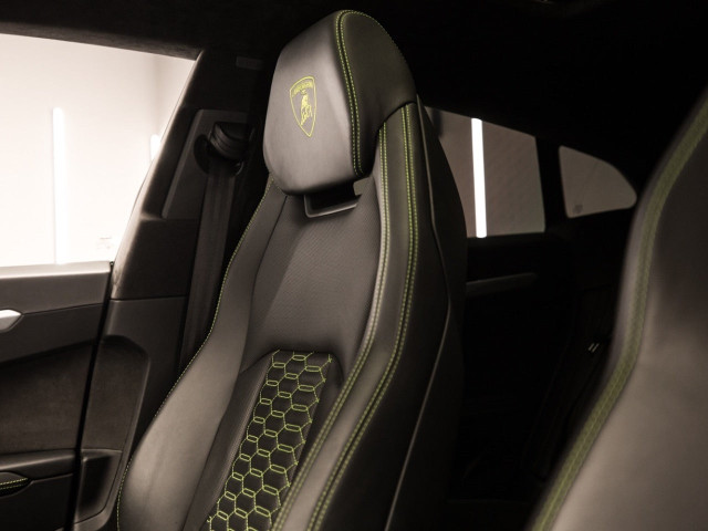 LAMBORGHINI URUS CARBONO
