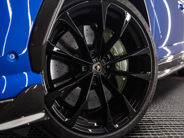 LAMBORGHINI URUS CARBONO