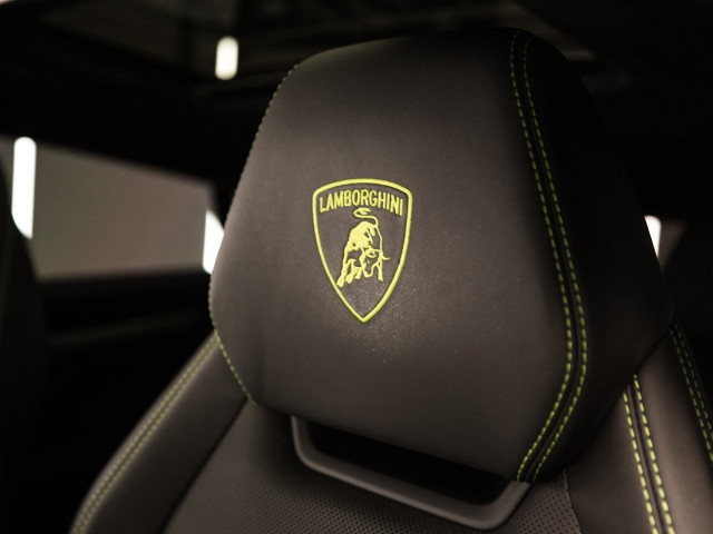 LAMBORGHINI URUS CARBONO