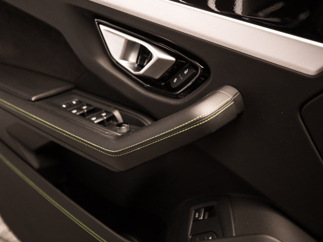LAMBORGHINI URUS CARBONO