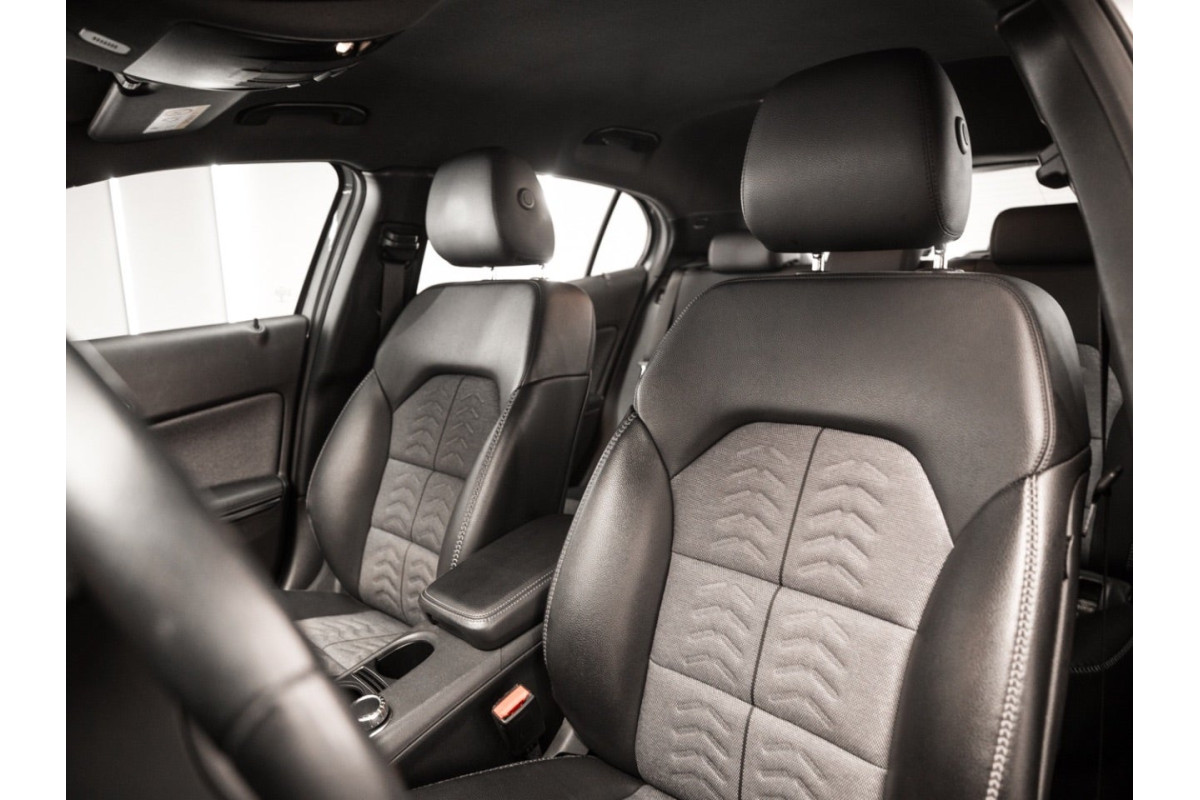 MERCEDES Clase GLA 180 2
