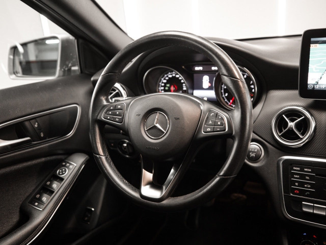MERCEDES Clase GLA 180