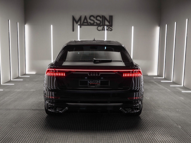 AUDI Q8 45 TDI 170kW Black Line Plus quattro tip