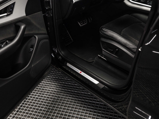 AUDI Q8 45 TDI 170kW Black Line Plus quattro tip
