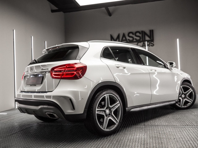 MERCEDES Clase GLA 220 d 4MATIC AMG Line