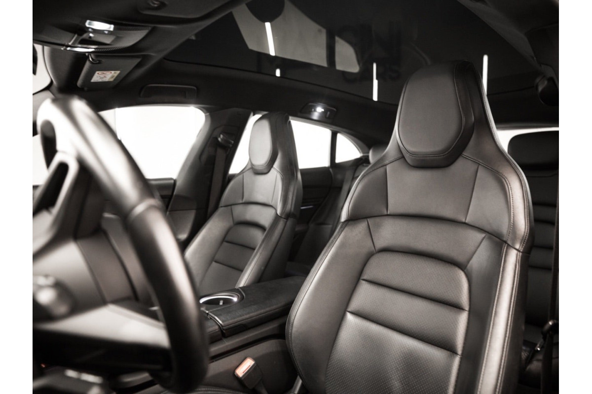 PORSCHE Taycan 4 Cross Turismo 2