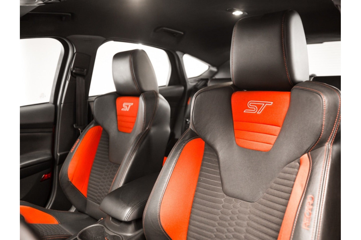 FORD Focus 2.0 EcoBoost 250 ST 2
