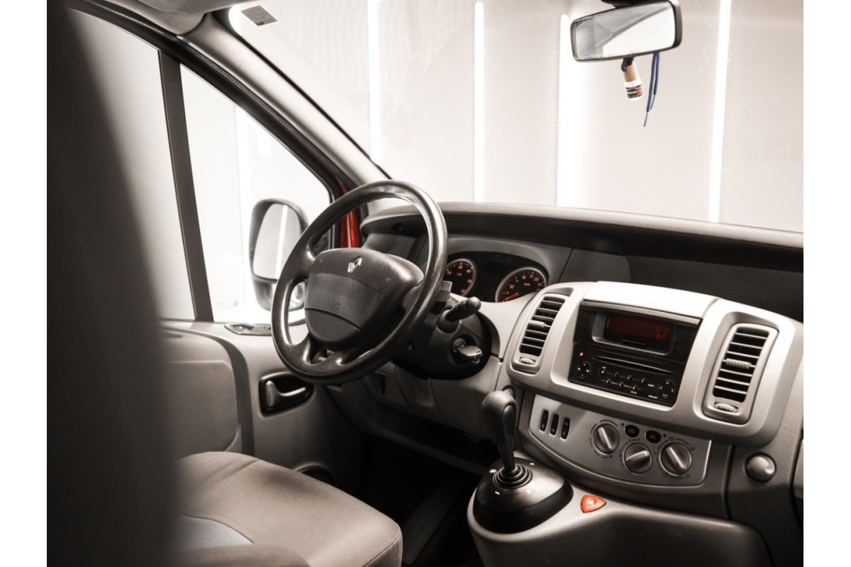RENAULT TRAFIC 2.5 2