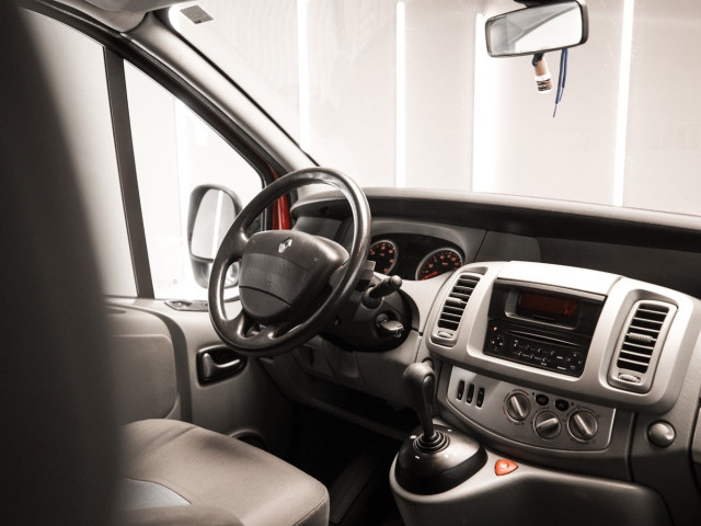 RENAULT TRAFIC 2.5
