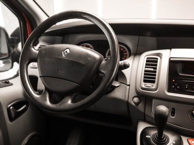 RENAULT TRAFIC 2.5
