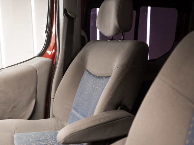 RENAULT TRAFIC 2.5