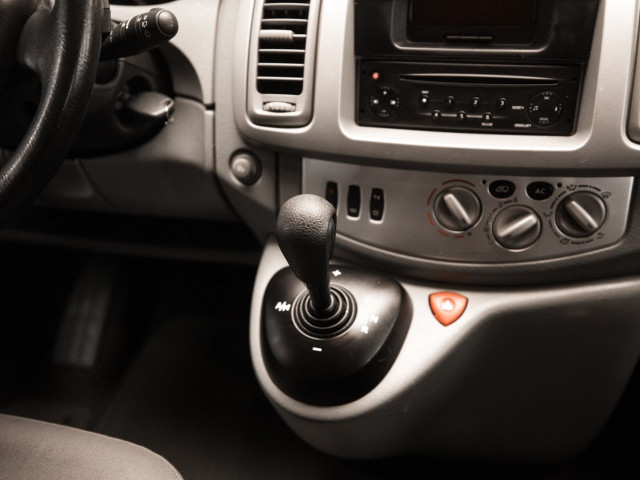 RENAULT TRAFIC 2.5