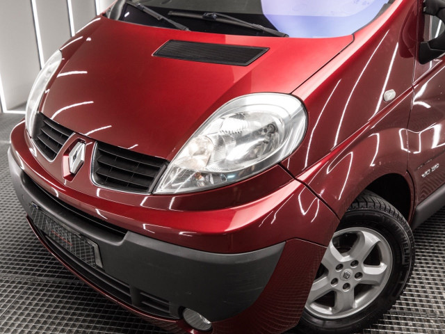 RENAULT TRAFIC 2.5