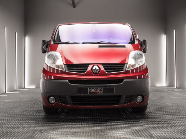 RENAULT TRAFIC 2.5