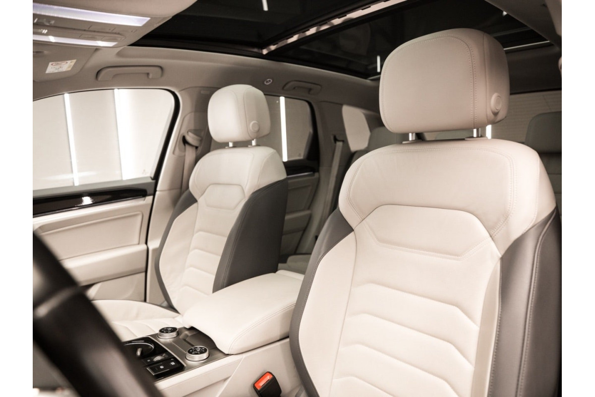 VOLKSWAGEN Touareg Prem... 2