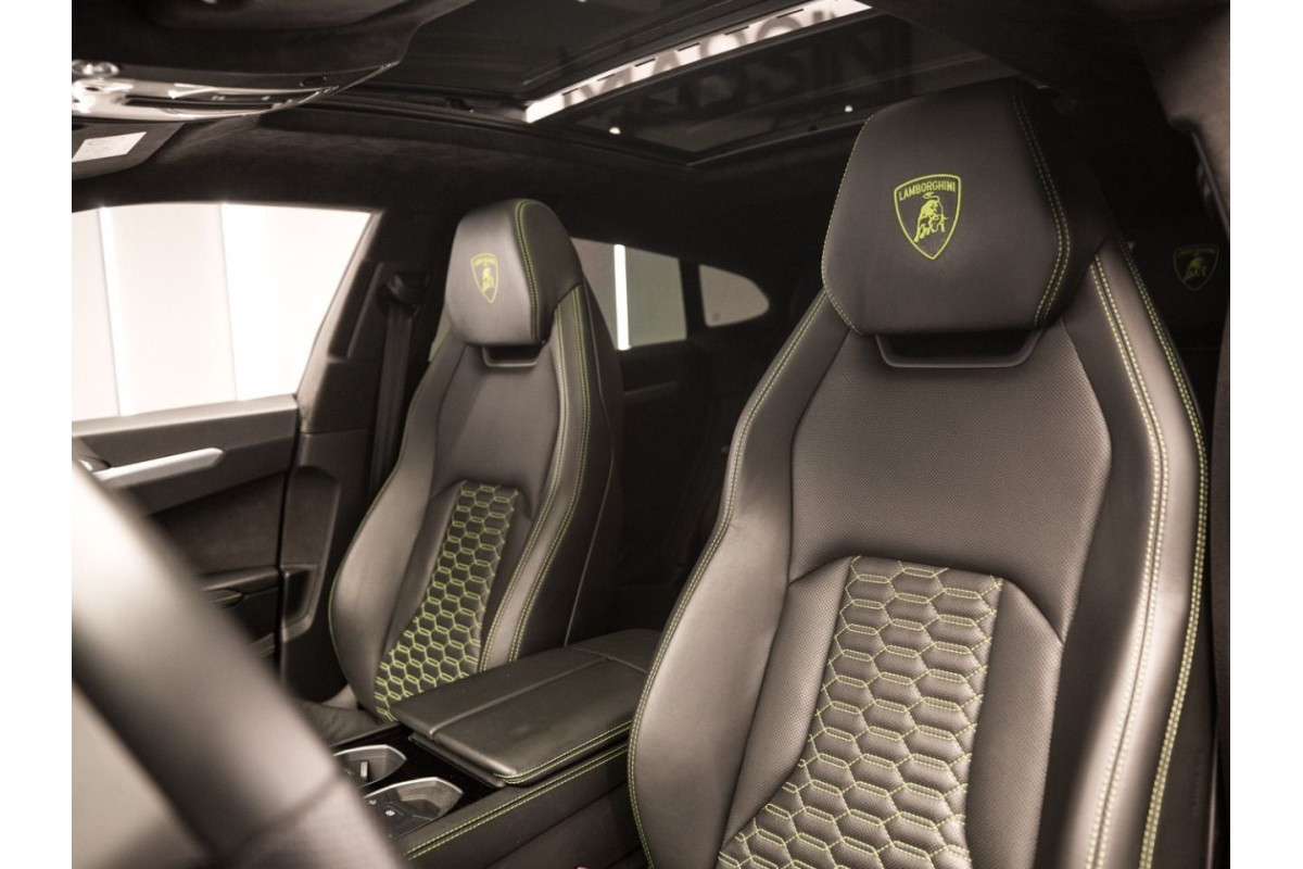 LAMBORGHINI URUS CARBONO 2