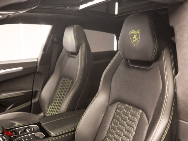 LAMBORGHINI URUS CARBONO