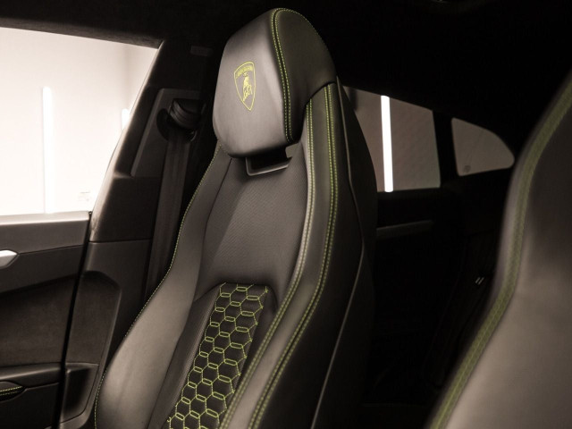 LAMBORGHINI URUS CARBONO