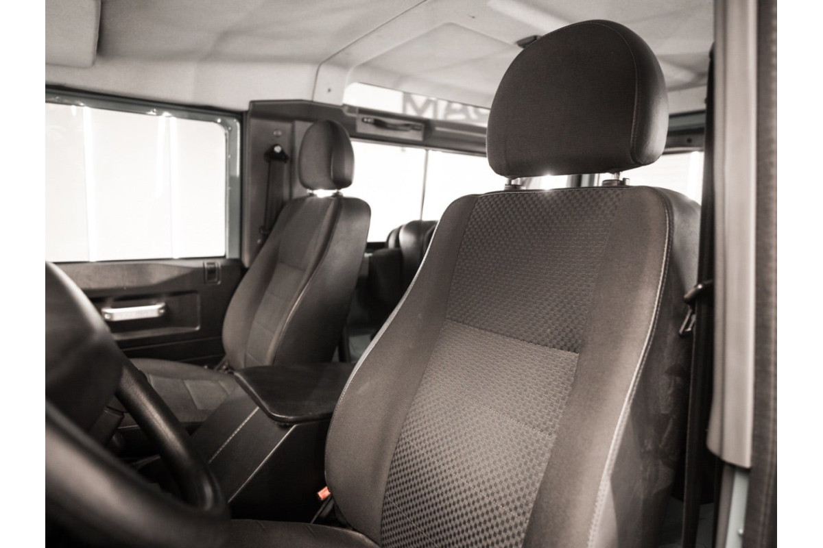 LAND ROVER Defender 90 SW E 2