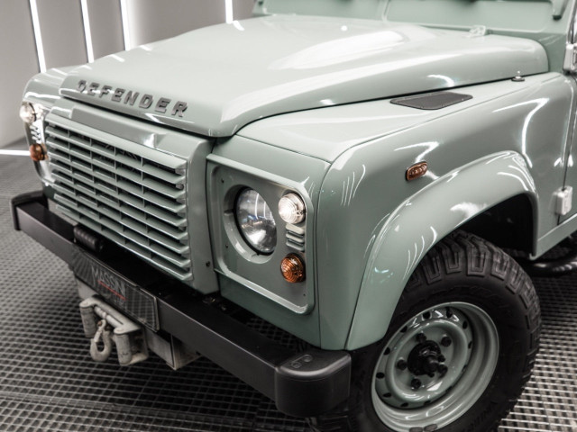 LAND ROVER Defender 90 SW E