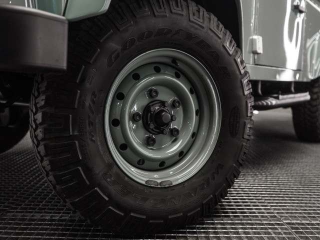 LAND ROVER Defender 90 SW E