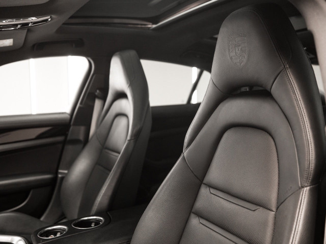 PORSCHE Panamera 4 EHybrid