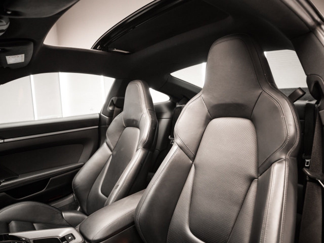 PORSCHE 911 Carrera 4S