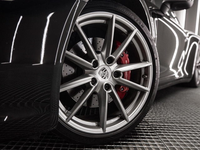 PORSCHE 911 Carrera 4S