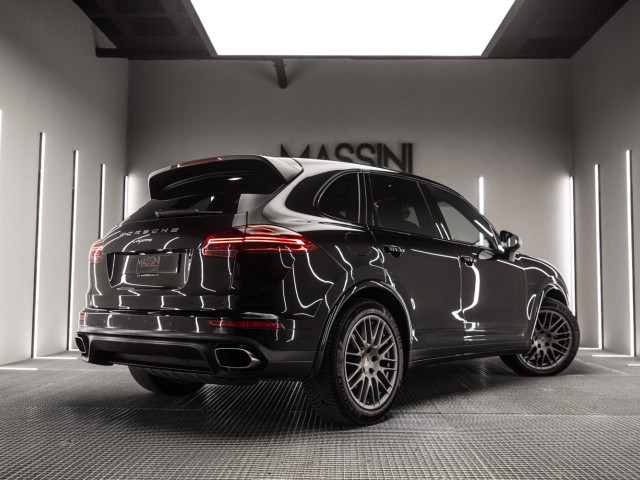 PORSCHE Cayenne Diesel Platinum Edition