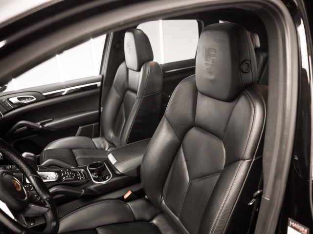 PORSCHE Cayenne Diesel Platinum Edition