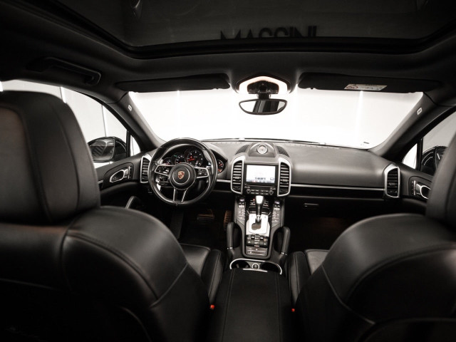 PORSCHE Cayenne Diesel Platinum Edition