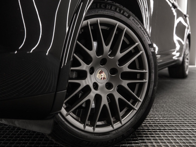 PORSCHE Cayenne Diesel Platinum Edition