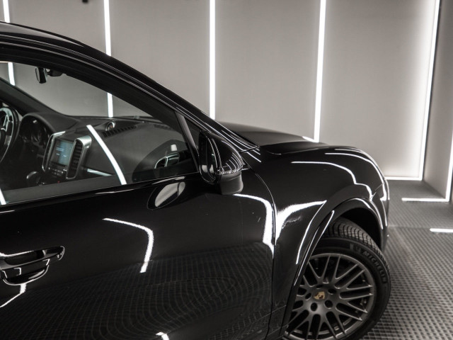 PORSCHE Cayenne Diesel Platinum Edition