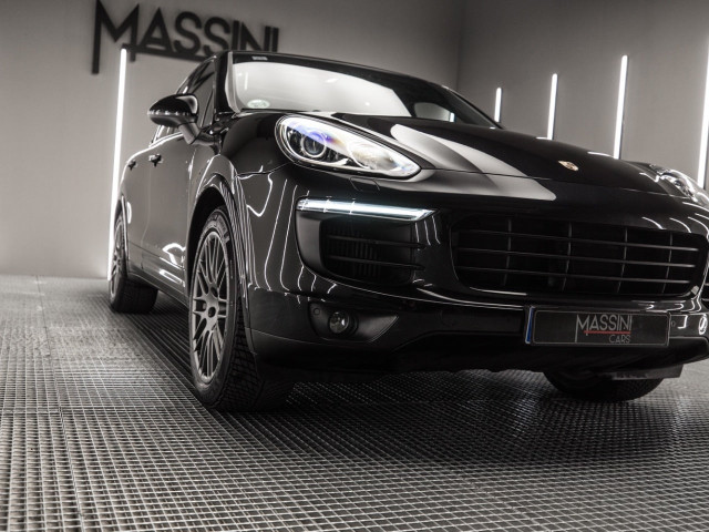 PORSCHE Cayenne Diesel Platinum Edition