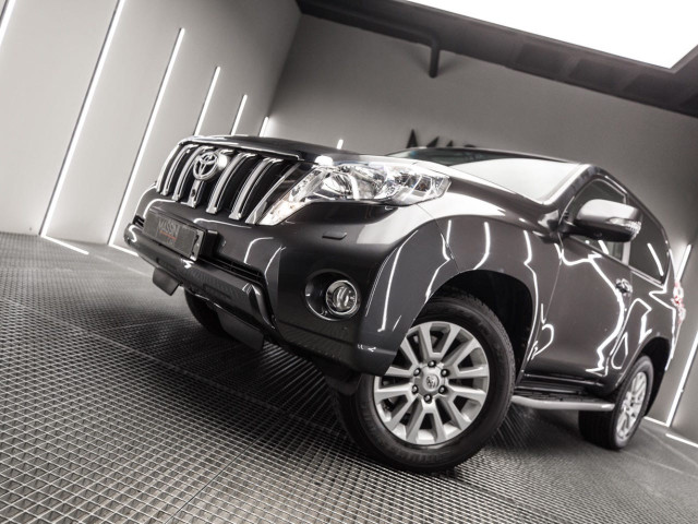 TOYOTA Land Cruiser 3.0 D4D VX AUTO