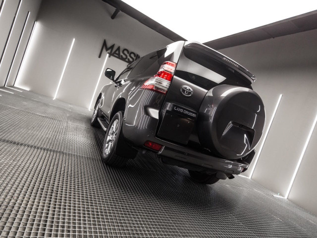 TOYOTA Land Cruiser 3.0 D4D VX AUTO