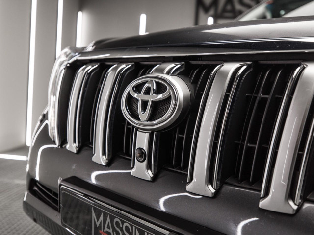 TOYOTA Land Cruiser 3.0 D4D VX AUTO