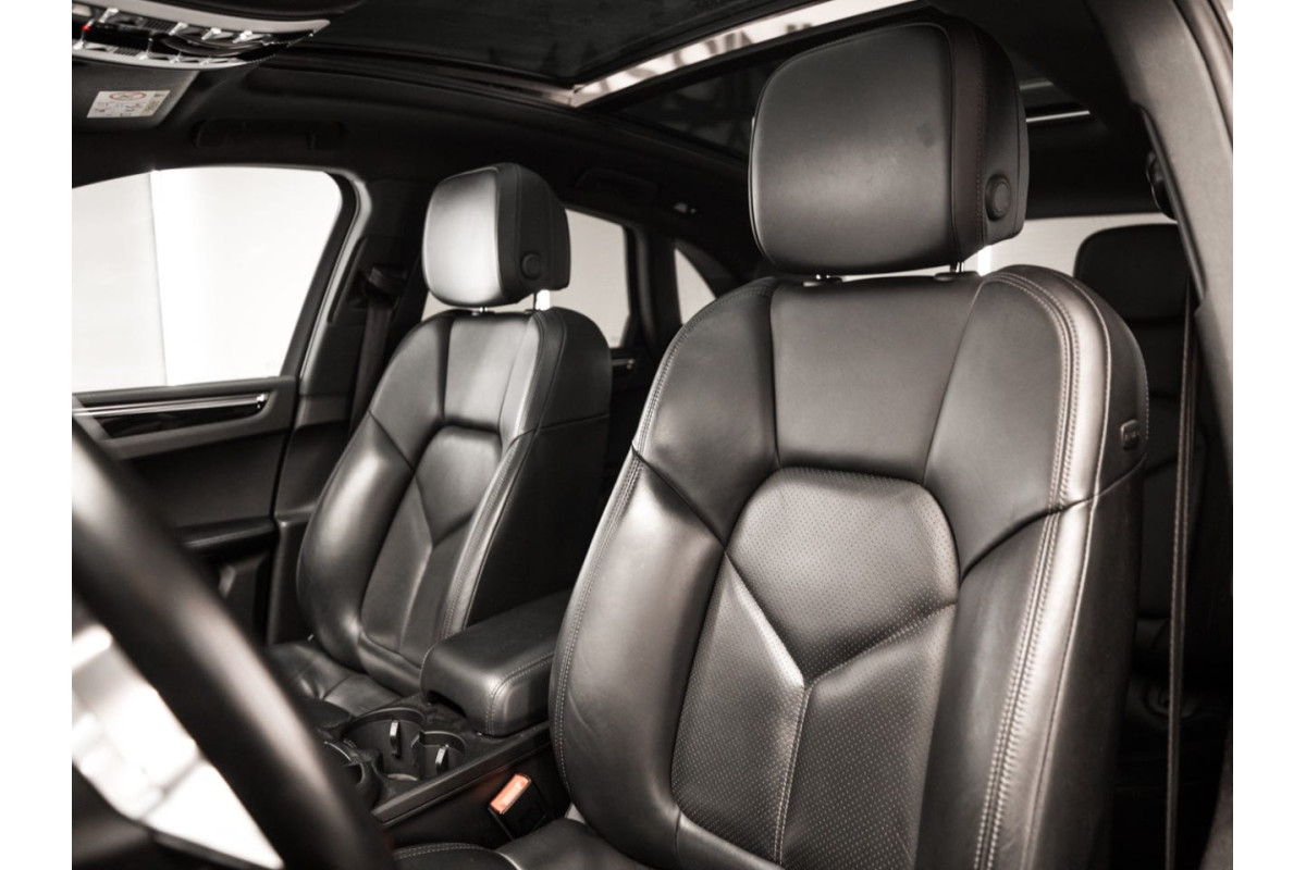 PORSCHE Macan S 2